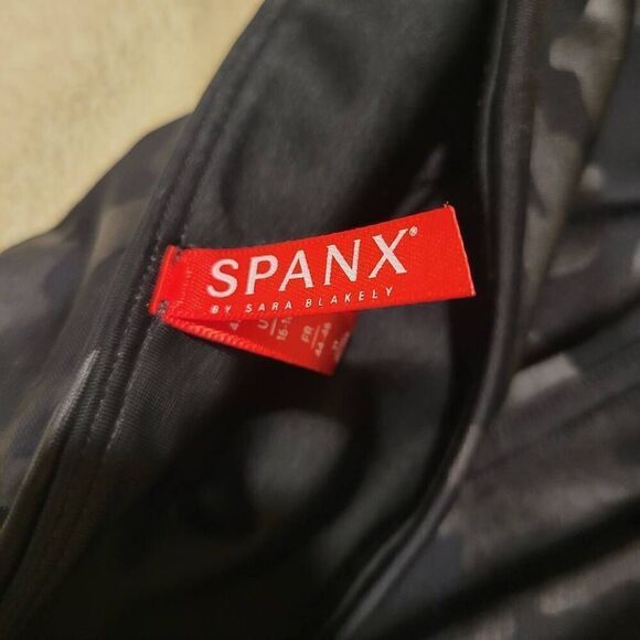 Spanx camo leggings, size Large - Picture 5 of 13